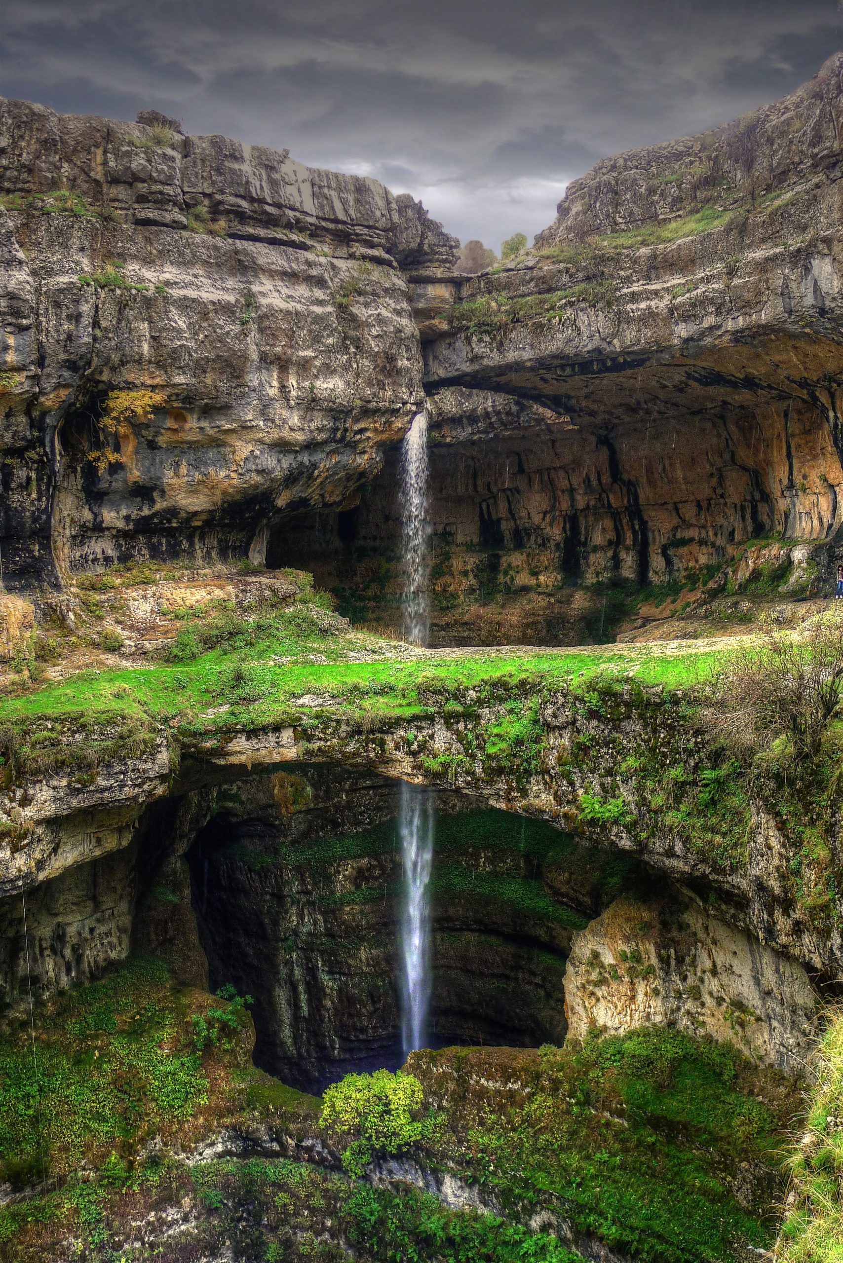 Baatara George Waterfall.jpg