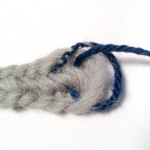 Finnish 2+2 stitch flat, off thumb