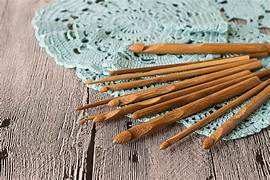 Crochet hooks - bois.jpg